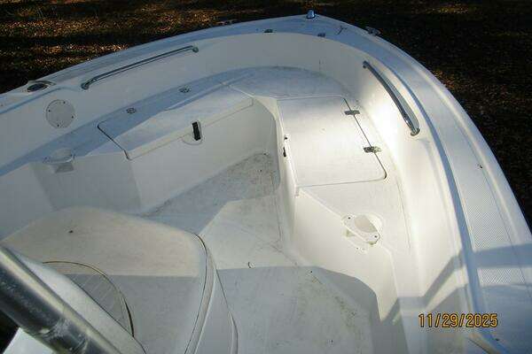 Photo of the 2010 Mako 184