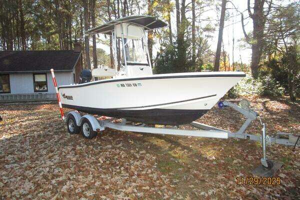 Photo of the 2010 Mako 184