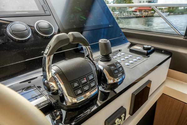 60ft Azimut Yacht For Sale