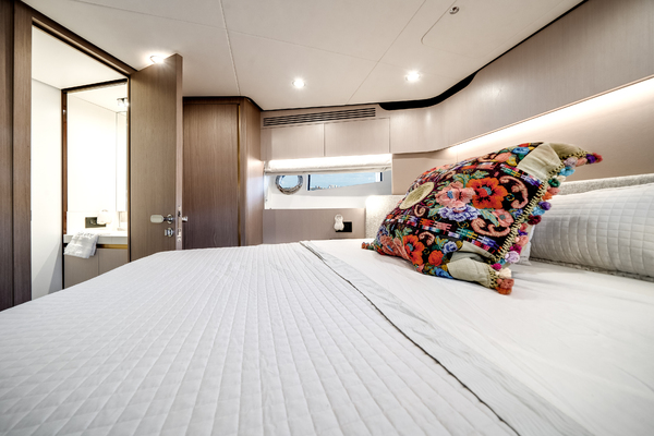 60ft Azimut Yacht For Sale