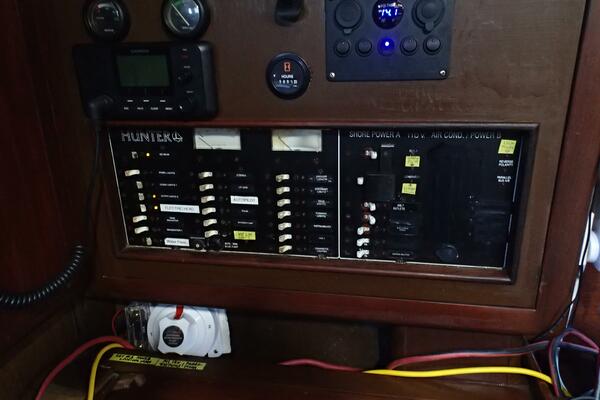 Semper Paratus 37ft Hunter Yacht For Sale