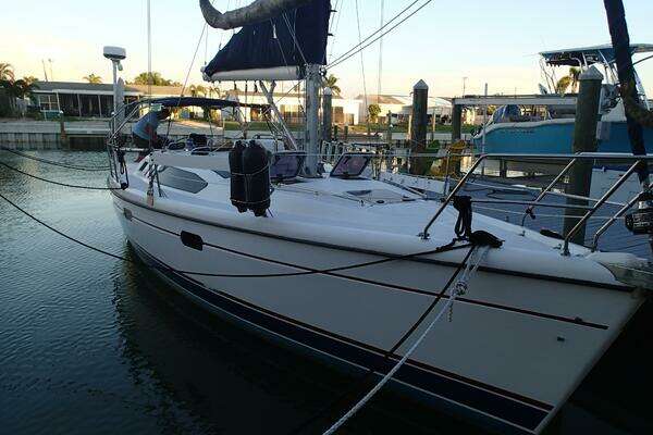 Photo of the 1997 Hunter 376 "Carpe Vinum"