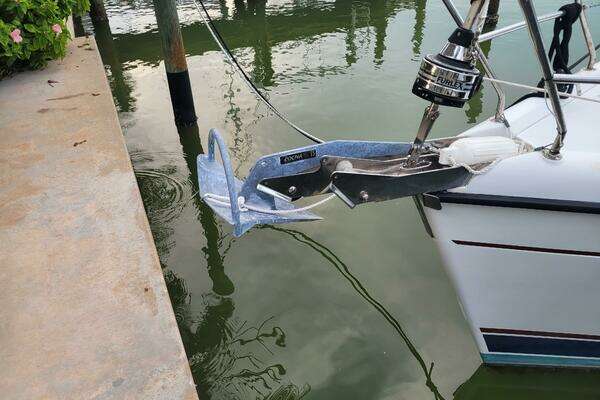 Photo of the 1997 Hunter 376 "Carpe Vinum"