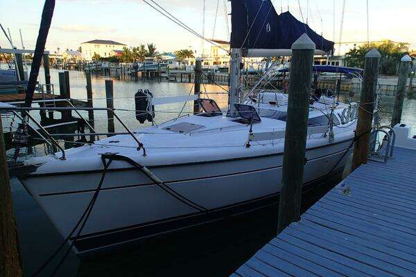 Photo of the 1997 Hunter 376 "Carpe Vinum"