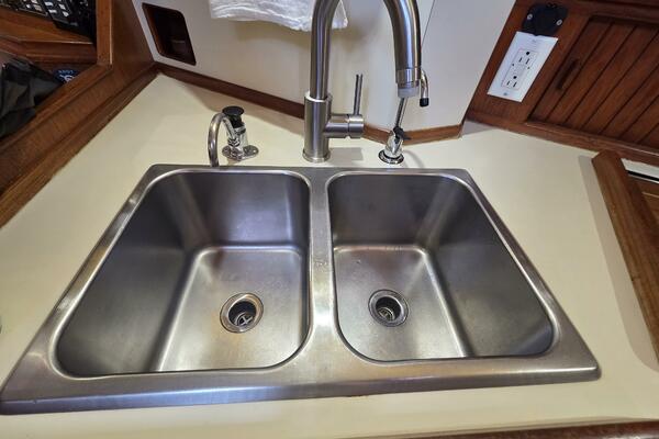 Solace 38ft Island Packet Yacht For Sale