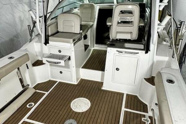 28ft Boston Whaler Yacht For Sale