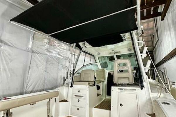 28ft Boston Whaler Yacht For Sale