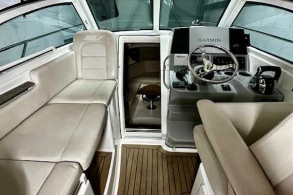 28ft Boston Whaler Yacht For Sale