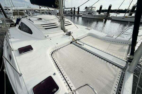 Photo of the 2006 Island Spirit 401 "Zimbini"