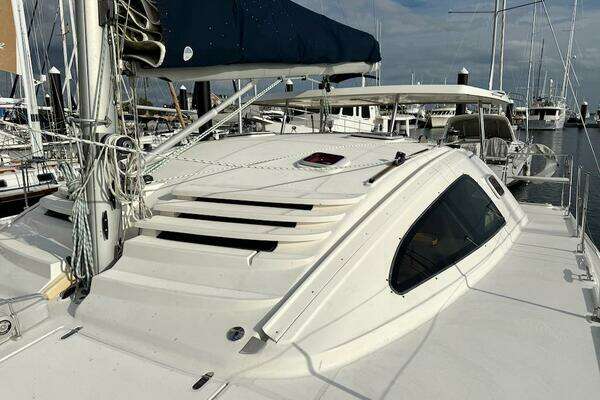 Photo of the 2006 Island Spirit 401 "Zimbini"