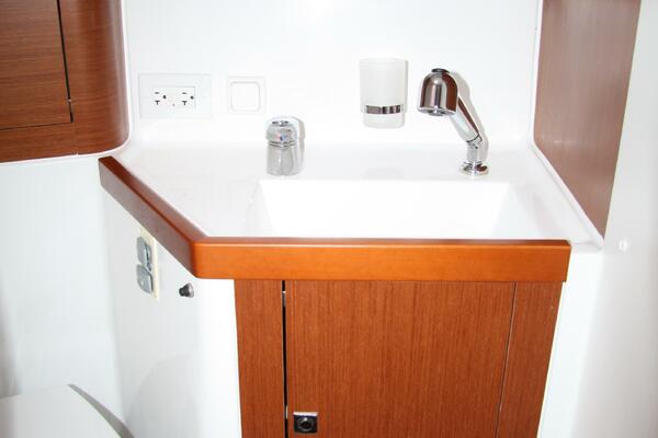 Knot On Call 41ft Beneteau Yacht For Sale