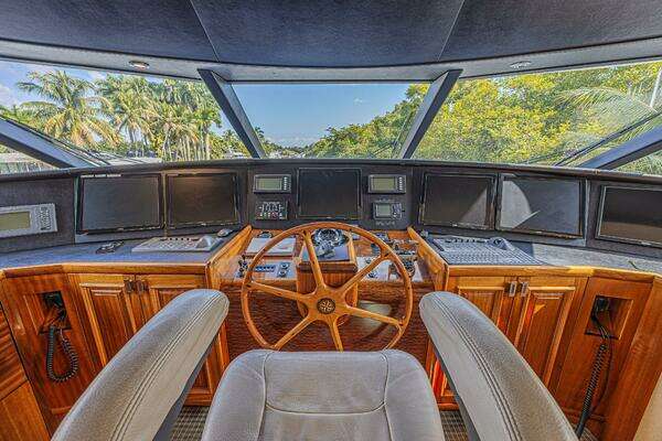 Westport 112 Yacht For Sale