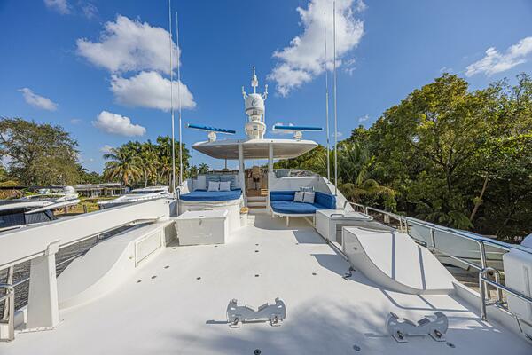 Cerca Trova 112ft Westport Yacht For Sale