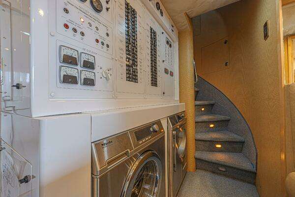 Westport 112 Yacht For Sale