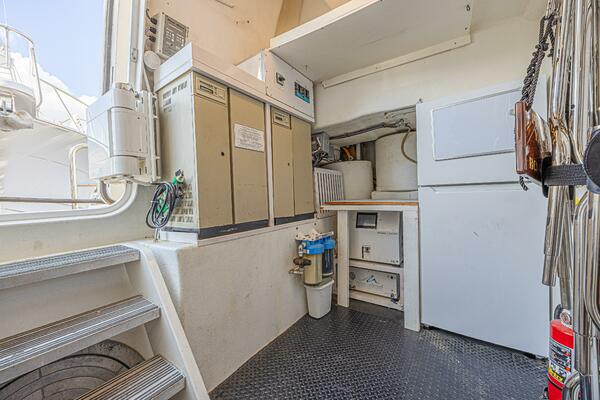 Cerca Trova 112ft Westport Yacht For Sale