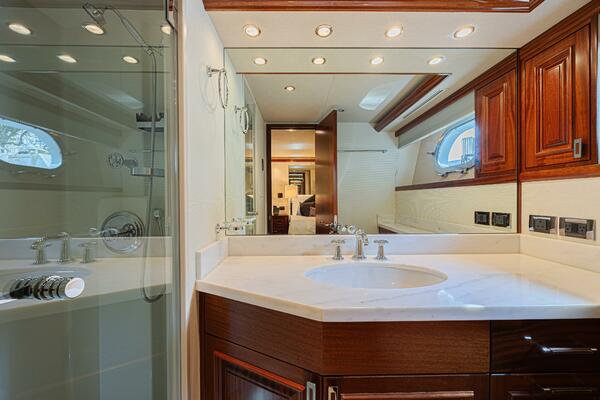 Cerca Trova 112ft Westport Yacht For Sale