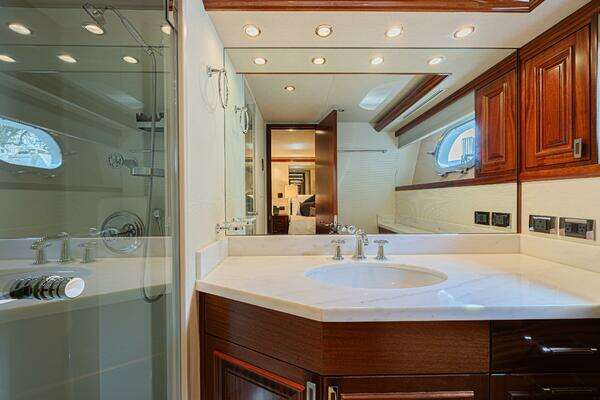 Westport 112 Yacht For Sale