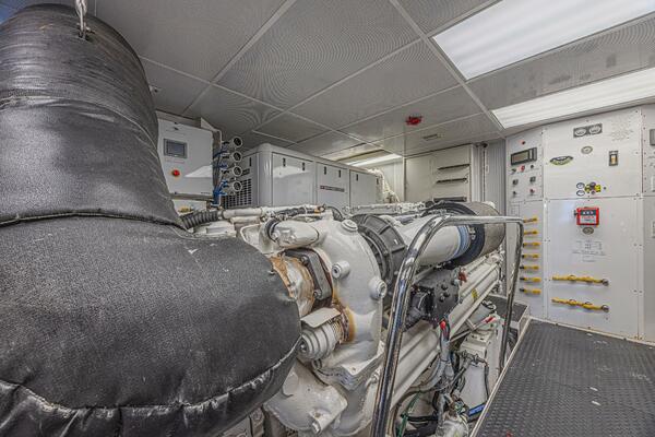 Cerca Trova 112ft Westport Yacht For Sale