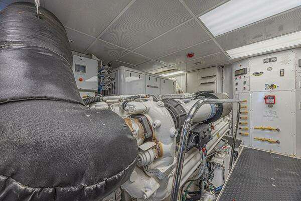 Westport 112 Yacht For Sale