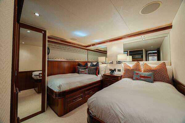 Westport 112 Yacht For Sale