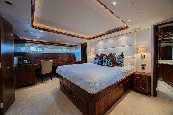 Westport 112 Yacht For Sale
