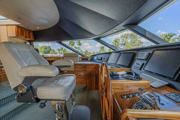 Westport 112 Yacht For Sale