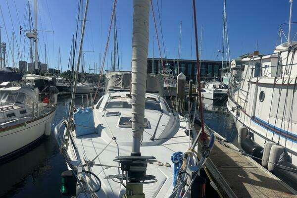 Photo of the 2007 Jeanneau 42DS "Salty Solution"