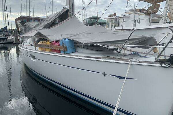 Photo of the 2007 Jeanneau 42DS "Salty Solution"