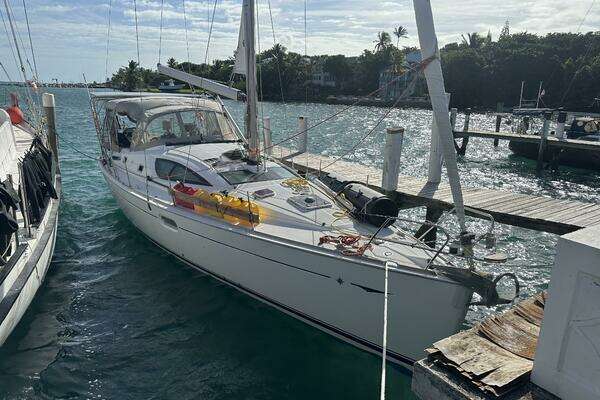 Photo of the 2007 Jeanneau 42DS "Salty Solution"