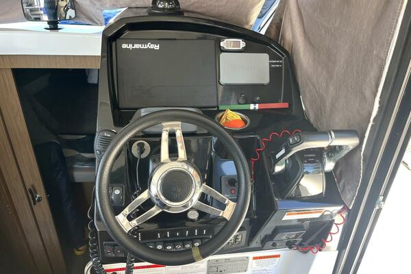 Iffin 29ft Jeanneau Yacht For Sale