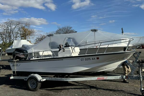17ft Boston Whaler Yacht For Sale
