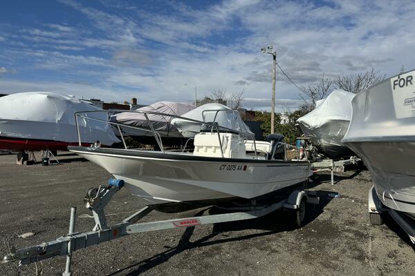 17ft Boston Whaler Yacht For Sale
