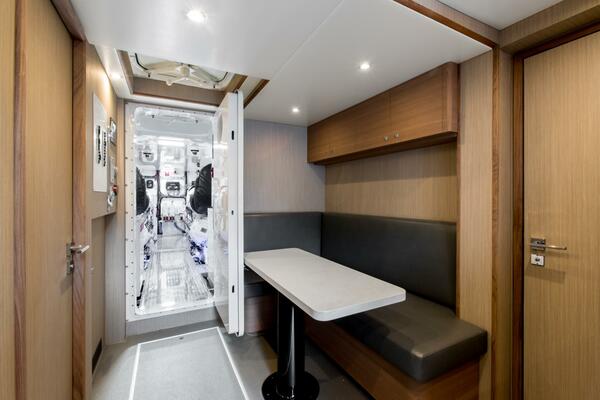 CRESCENT LADY 117ft Crescent Yacht For Sale