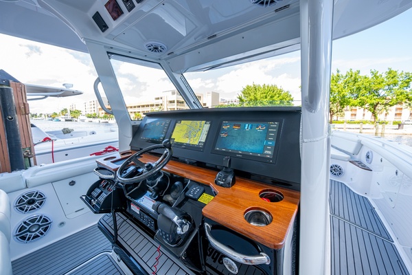 39ft Everglades Yacht For Sale
