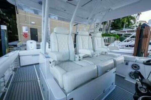Everglades 395 Center Console Yacht For Sale