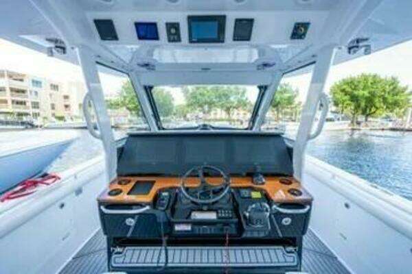 Everglades 395 Center Console Yacht For Sale