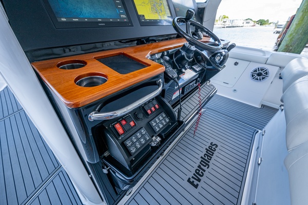 39ft Everglades Yacht For Sale