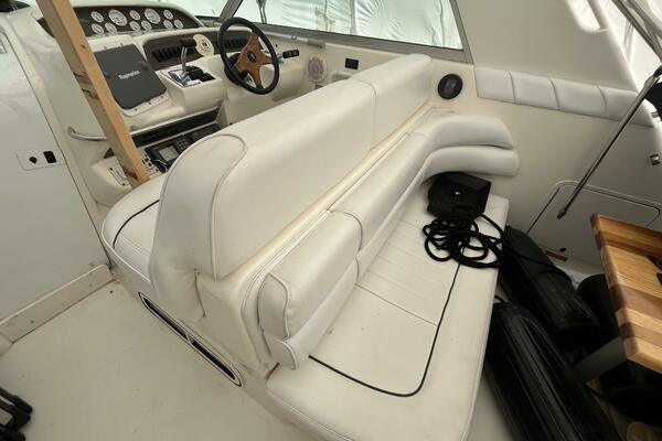 Knot 2 Day 33ft Sea Ray Yacht For Sale