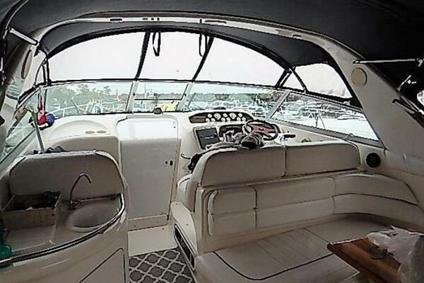 Knot 2 Day 33ft Sea Ray Yacht For Sale