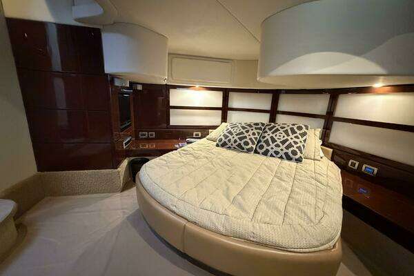 Sea Ray 47 Sedan Bridge Yacht For Sale