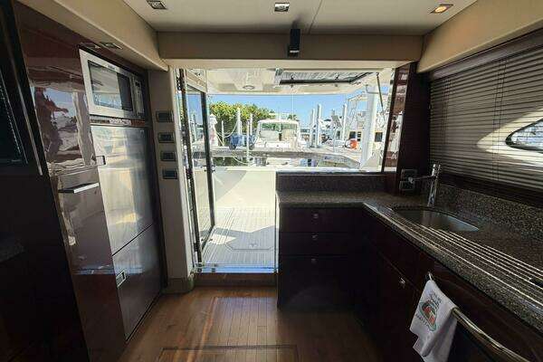 Sea Ray 47 Sedan Bridge Yacht For Sale