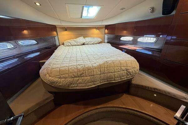 Sea Ray 47 Sedan Bridge Yacht For Sale