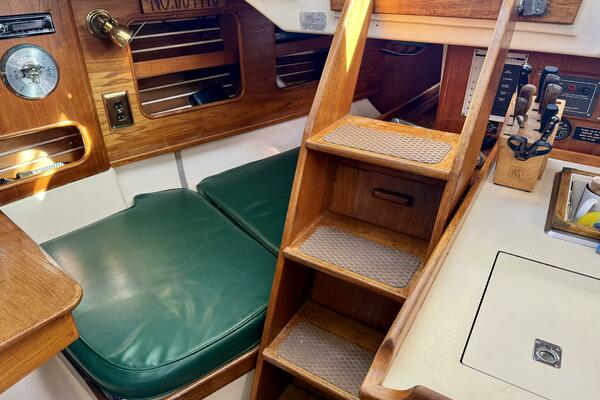 Halcyon 35ft Niagara Yacht For Sale