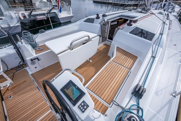 37ft Beneteau Yacht For Sale