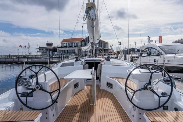 37ft Beneteau Yacht For Sale