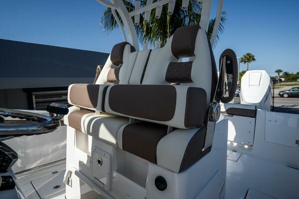 320 CC Adventure 32ft Tidewater Yacht For Sale