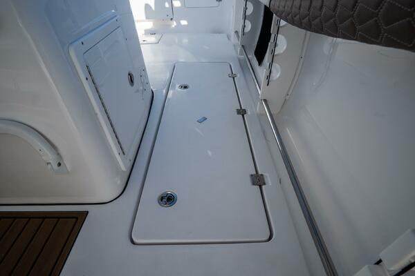 320 CC Adventure 32ft Tidewater Yacht For Sale