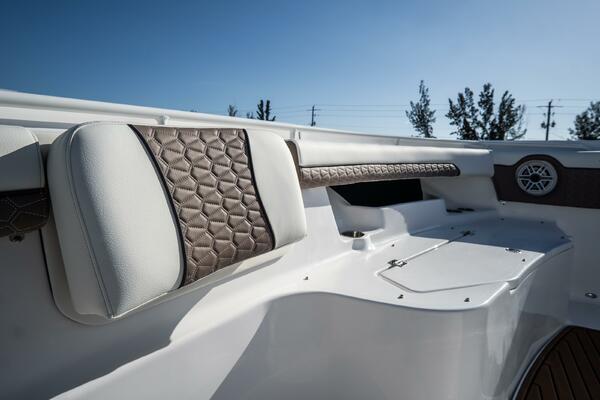 320 CC Adventure 32ft Tidewater Yacht For Sale