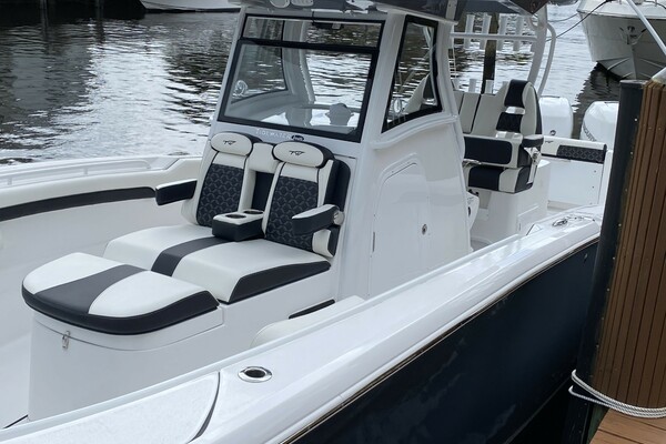 320 CC Adventure 32ft Tidewater Yacht For Sale
