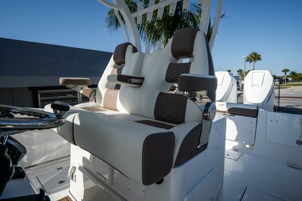 320 CC Adventure 32ft Tidewater Yacht For Sale